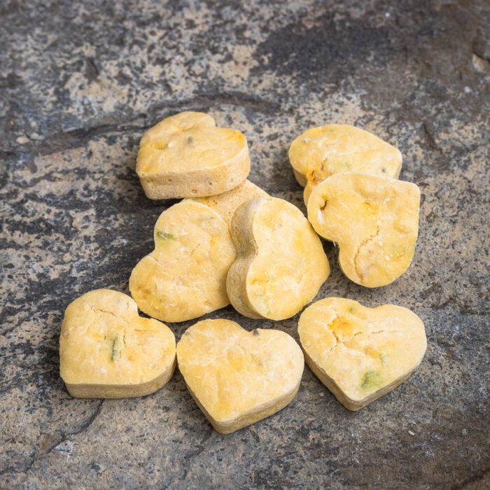 Sachet de friandises pour chien au poisson blanc, carotte, basilic et graines de chia – Image 3